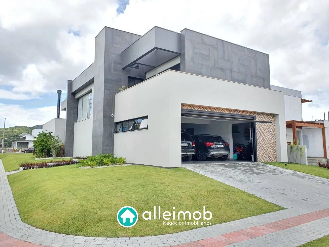 Casa de alto padrão no condomínio Garopaba Internacional