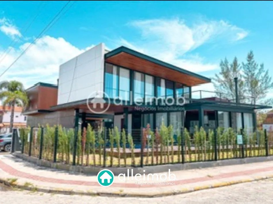 Casa na ferrugem com vista permanente – Garopaba